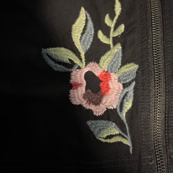 Women's Kensie Jeans Floral Embroidered Black Denim Moto Jacket - Picture 11 of 12